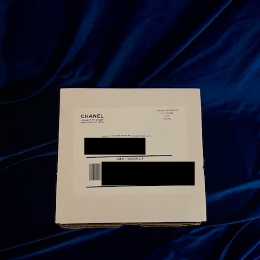 BRAND NEW CHANEL SNOW GLOBE - DECEMBER 2025 - COLLECTORS ITEM - Picture 12 of 12